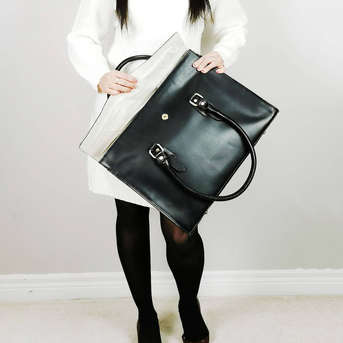 The Signature 17" Leather Laptop Bag, Black Flap