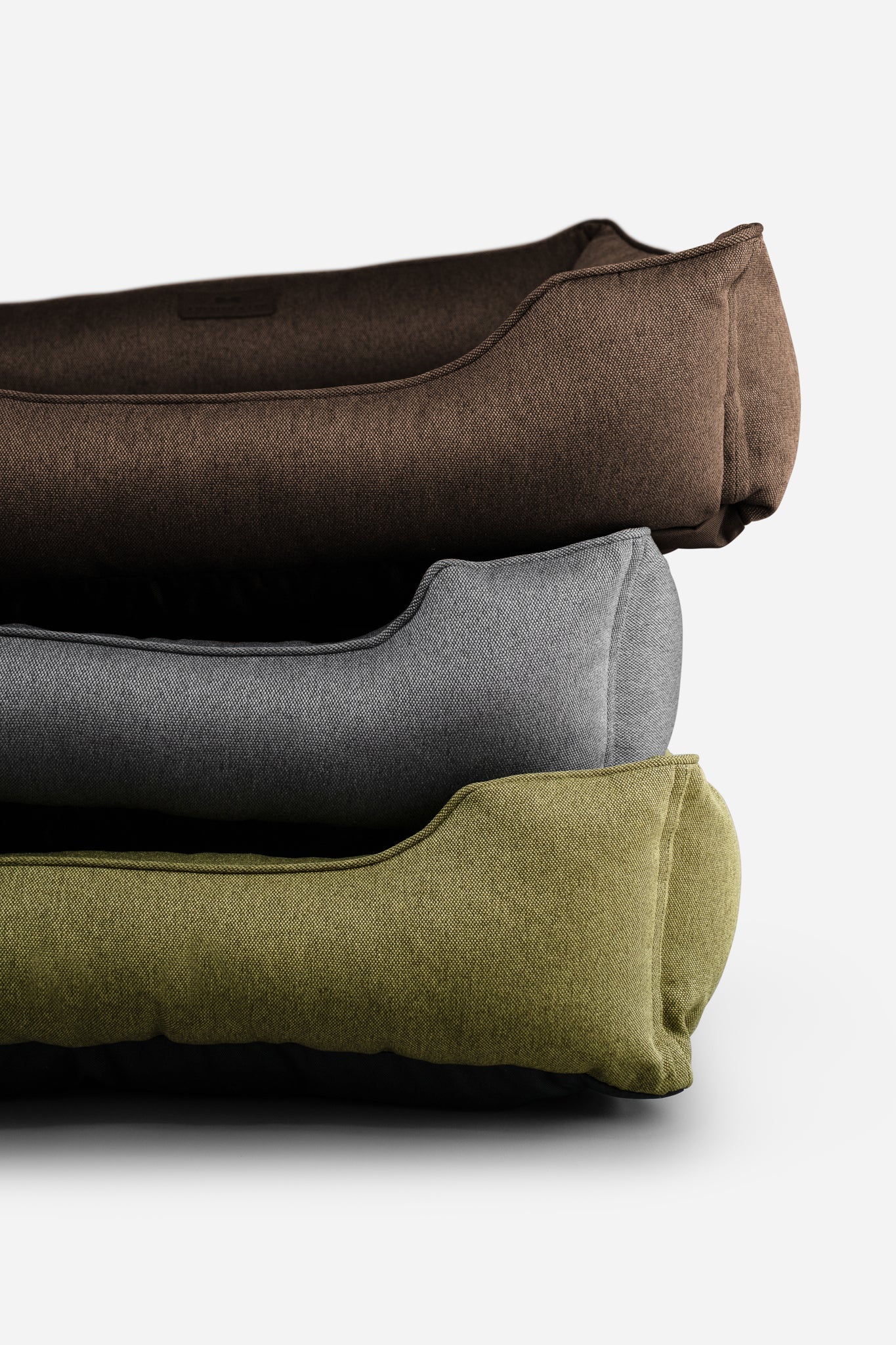 Chester & Lee | Cotton Sleeper Dog Bed Brown