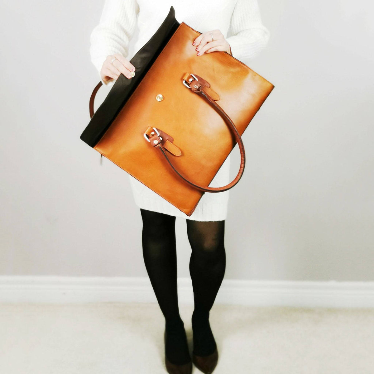 The Signature 17" Leather Laptop Bag, Tan Flap