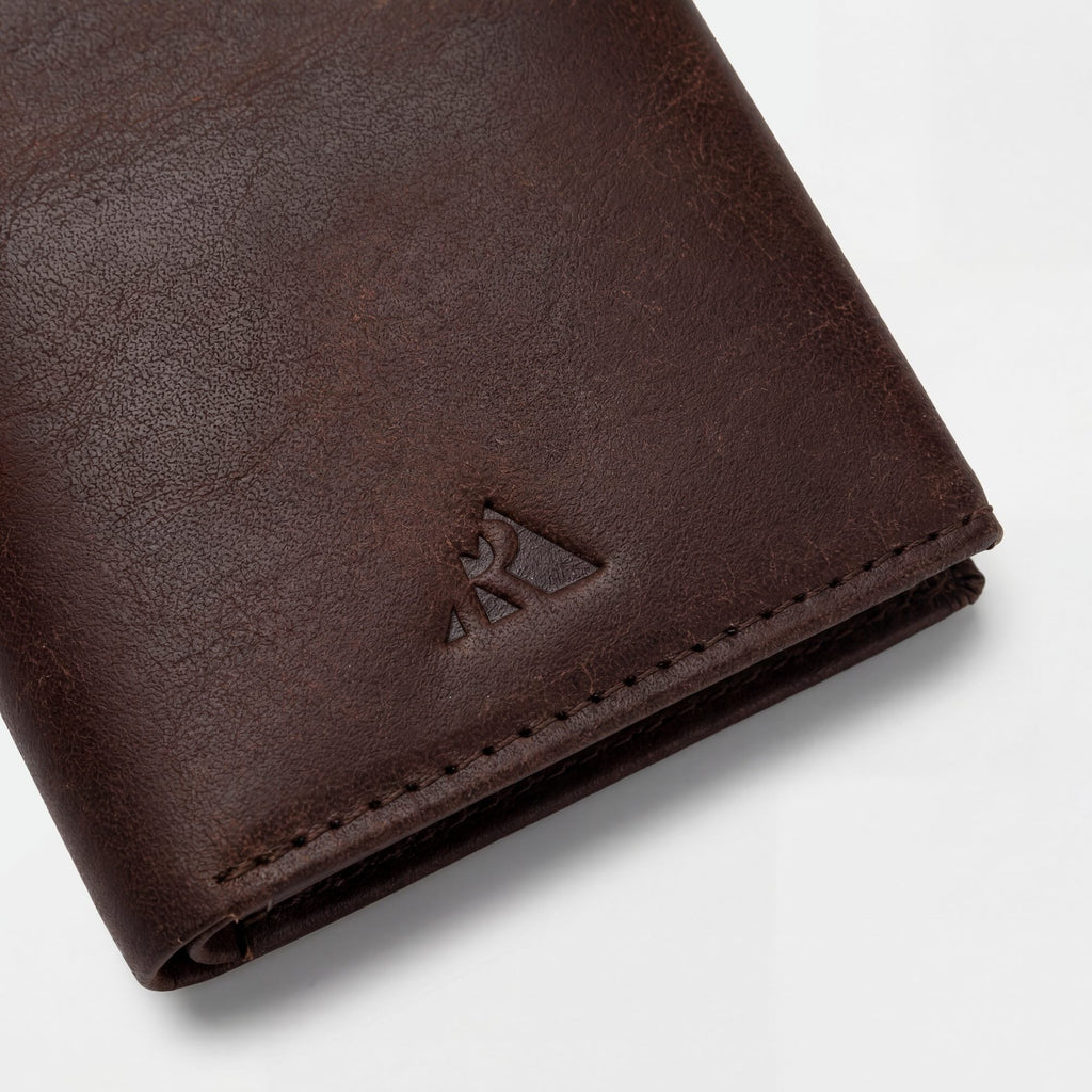 Robust Leather Wallet — Full-Grain Vegetable-Tanned, RFID Blocking, Pop-Up Card | Robust
