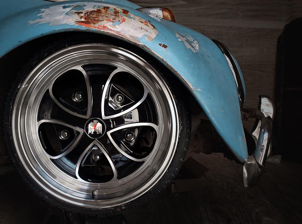 Falcon | Gloss Black Machined