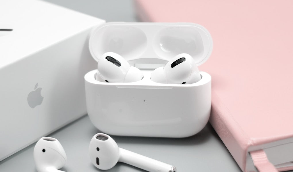 USB-C LED earbud charging case