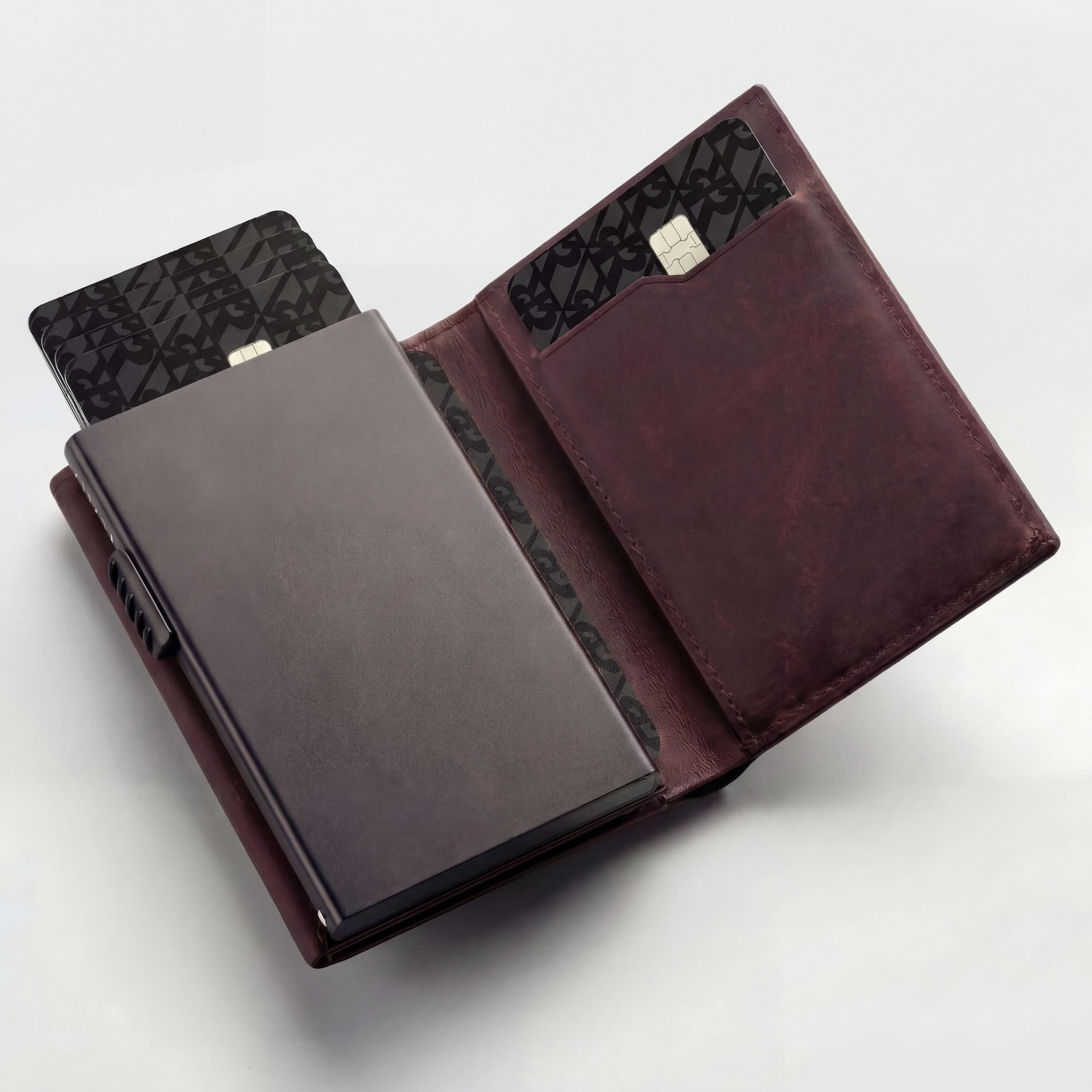 Robust Leather Wallet — Full-Grain Vegetable-Tanned, RFID Blocking, Pop-Up Card | Robust